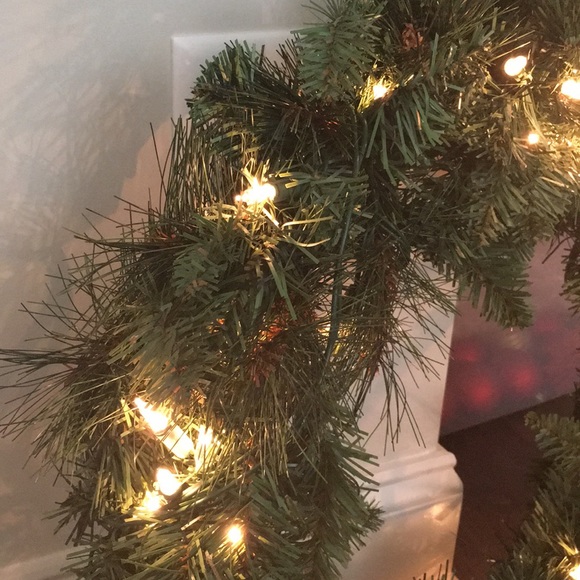 Pre Lit Christmas Wreath - Indoor or Outdoor 22” - Picture 3 of 5